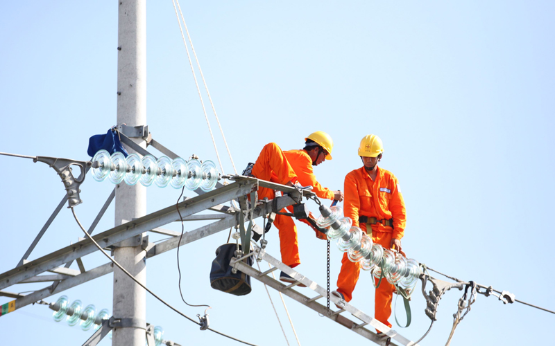 Đẩy nhanh xây dựng lưới điện cao áp khu vực miền Nam